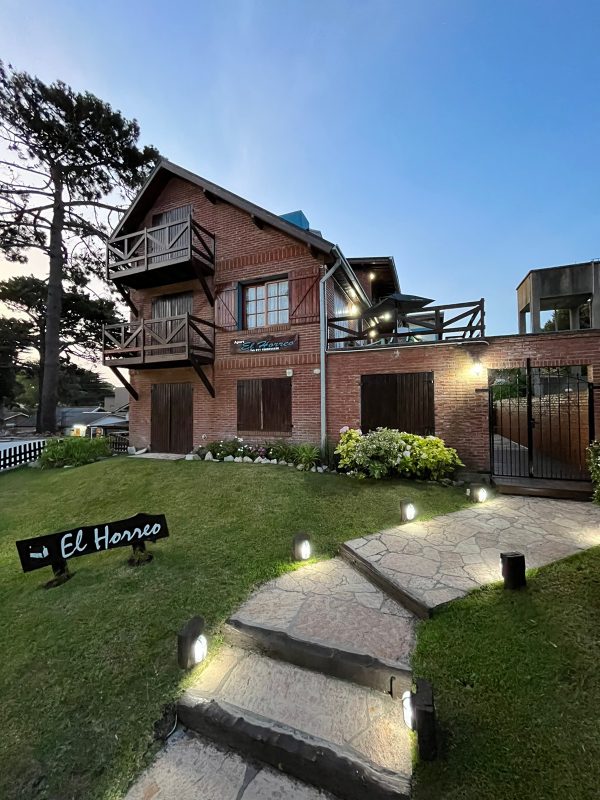 b908c145-f4a6-4f4e-9aa8-8ea8a47b3c7d (2)